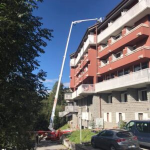 Piattaforma Aerea Cingolata Easy Lift R360 – 35 m di Altezza, Massime Prestazioni e Tecnologia Avanzata