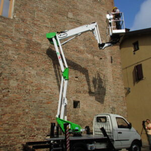 Piattaforma Aerea 14 m su Piaggio Porter NP6 – Compatta, Versatile e Ideale per la Città