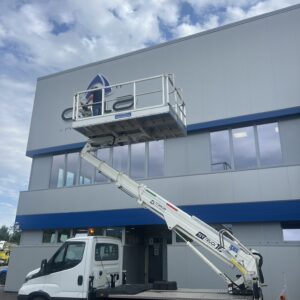 Piattaforma Aerea ST – Compatta, Versatile e Ideale per Lavori in Quota fino a 16 Metri